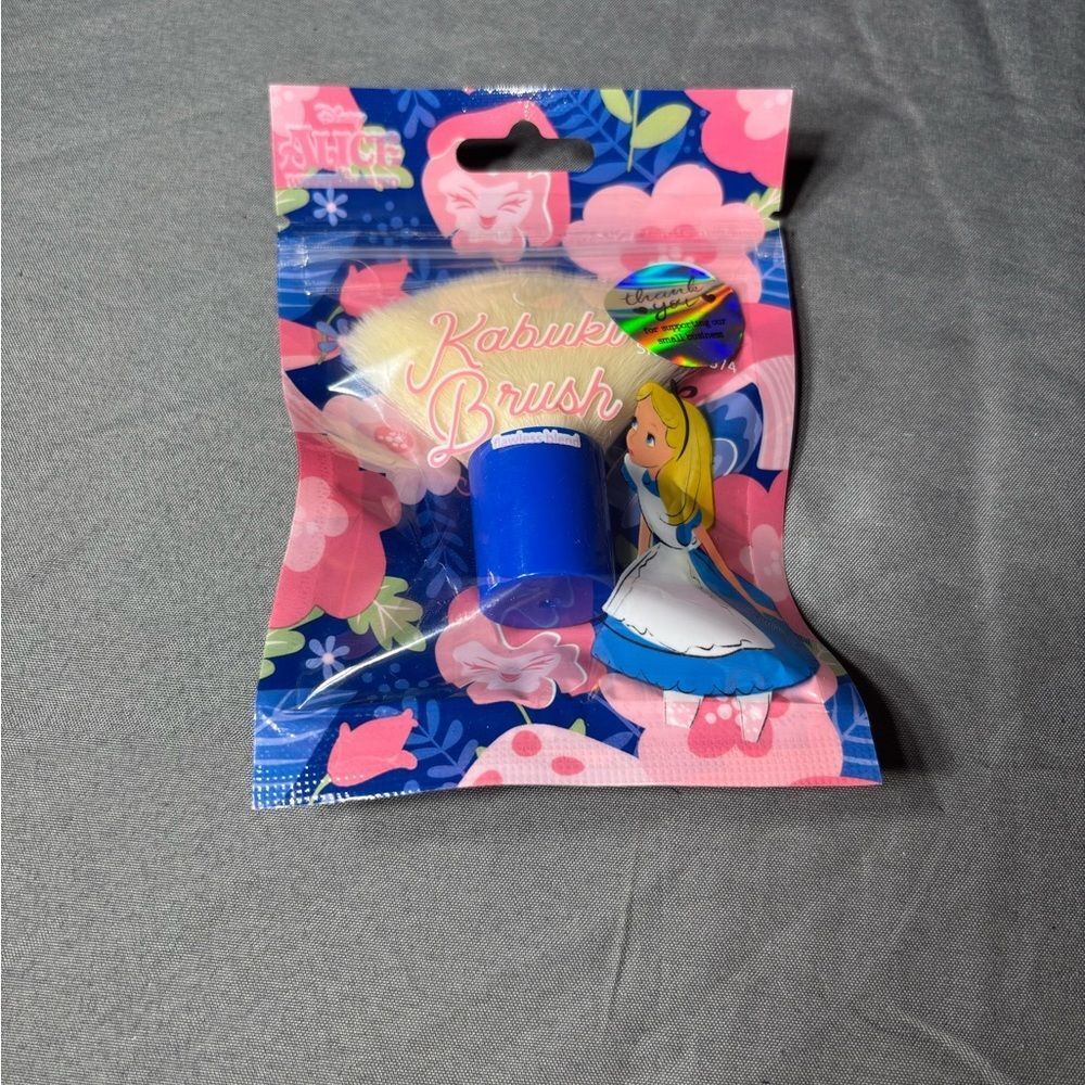 New Alice in Wonderland Kabuki Brush NWT
